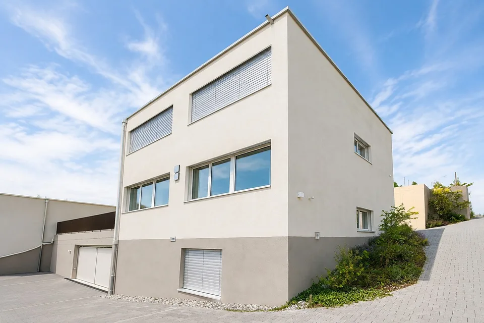 Seltene Mietgelegenheit: modernes 5.5-Zimmer-Einfamilienhaus mit Garten und Weitsicht in St. Erhard