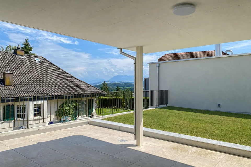 Seltene Mietgelegenheit: modernes 5.5-Zimmer-Einfamilienhaus mit Garten und Weitsicht in St. Erhard