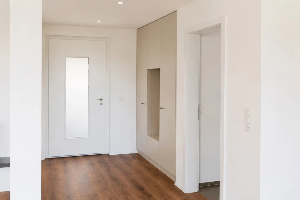 Seltene Mietgelegenheit: modernes 5.5-Zimmer-Einfamilienhaus mit Garten und Weitsicht in St. Erhard