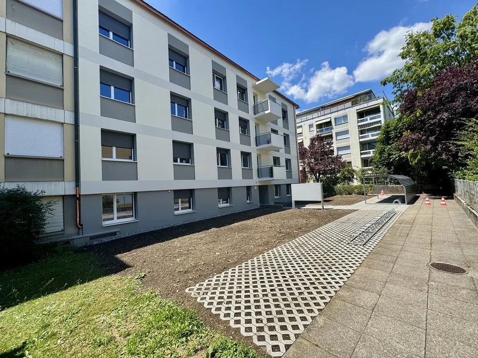 NEU - MODERN MIT GROSSZÜGIGEM BALKON