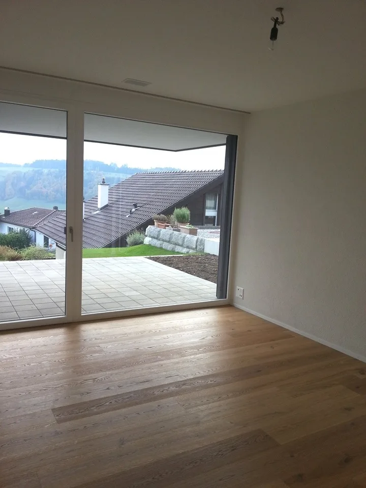 Wunderschöne Wohnung mit Gartensitzplatz in Boll