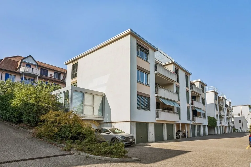 Appartement de 4.5 pièces avec balcon et vue sur le lac de Neuchâtel