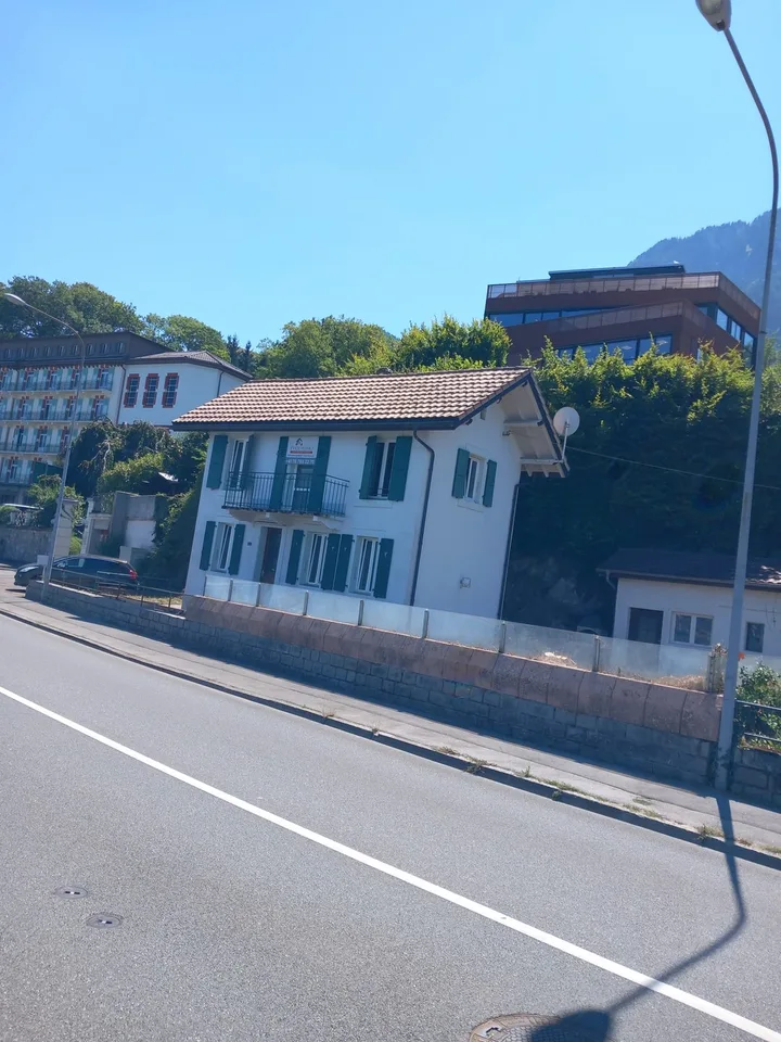 Maison individuelle de 3,5 pièces avec vue sur le Léman – fort potentiel de rénovation