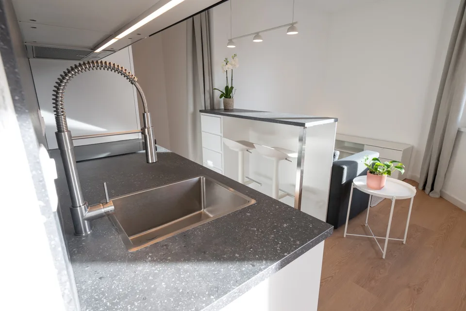 Studio meublé rénové 2026, loggia, parking, cave // Furnished, renovated, balcony, parking, storage
