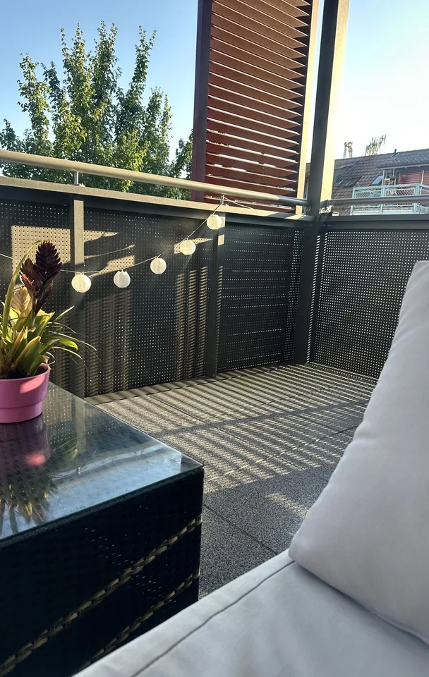 Modernes & helles WG-Zimmer mit Balkon und Top-ÖV-Anbindung