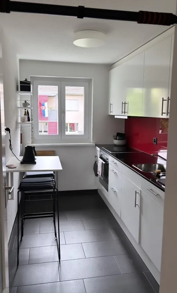 Modernes & helles WG-Zimmer mit Balkon und Top-ÖV-Anbindung