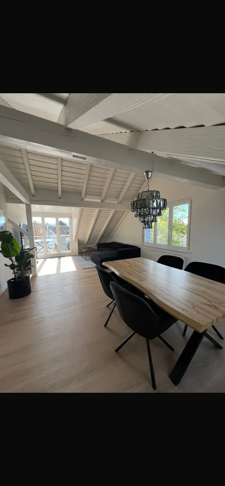 Wunderschöne 3.5-Zimmer-Dachwohnung in Hinwil mit grossem Balkon