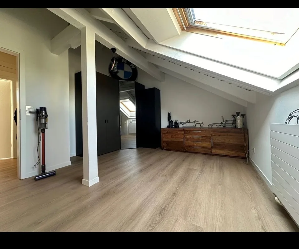 Wunderschöne 3.5-Zimmer-Dachwohnung in Hinwil mit grossem Balkon