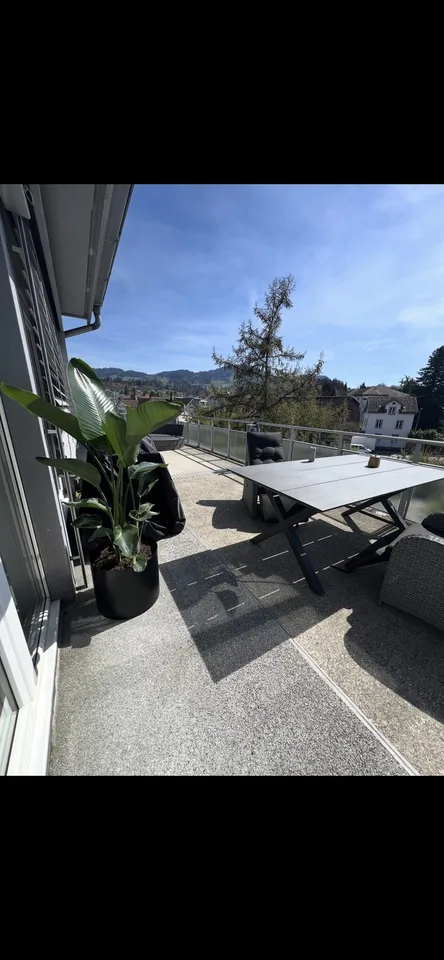 Wunderschöne 3.5-Zimmer-Dachwohnung in Hinwil mit grossem Balkon