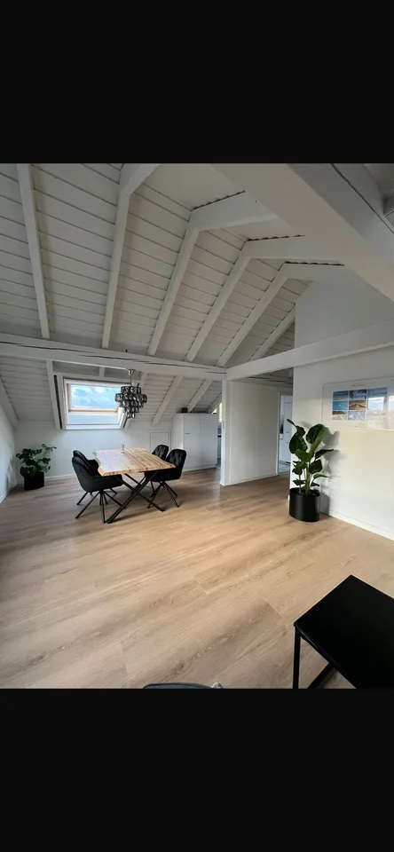 Wunderschöne 3.5-Zimmer-Dachwohnung in Hinwil mit grossem Balkon