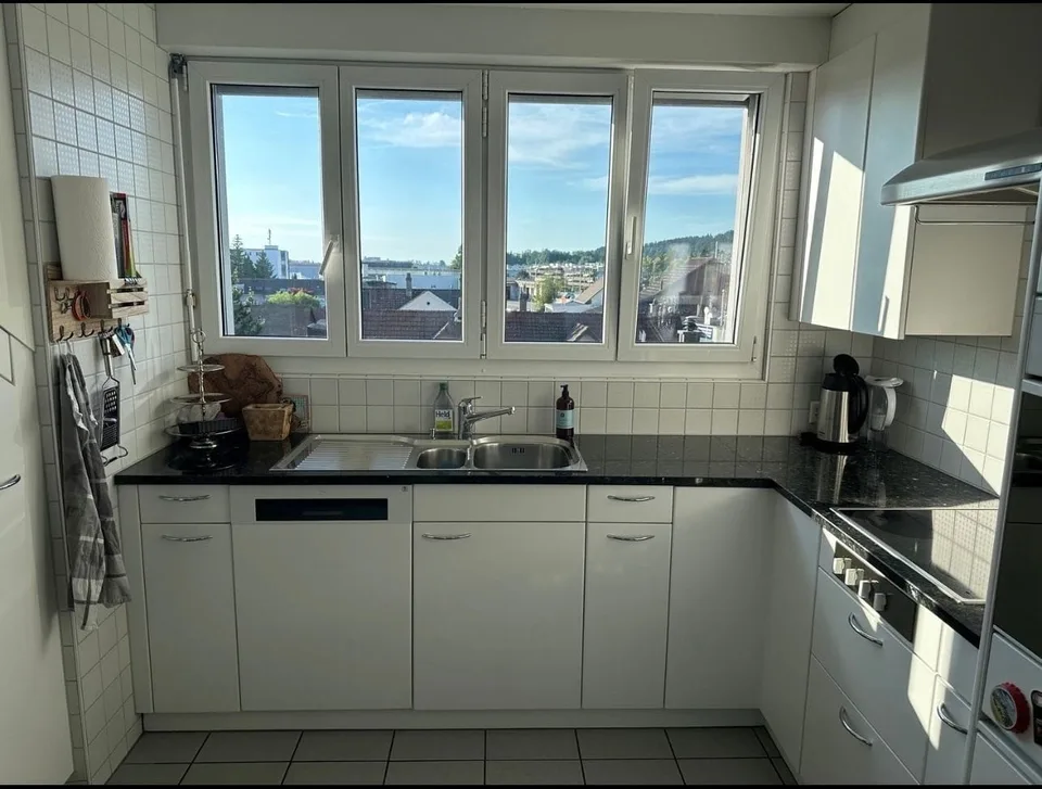 Wunderschöne 3.5-Zimmer-Dachwohnung in Hinwil mit grossem Balkon