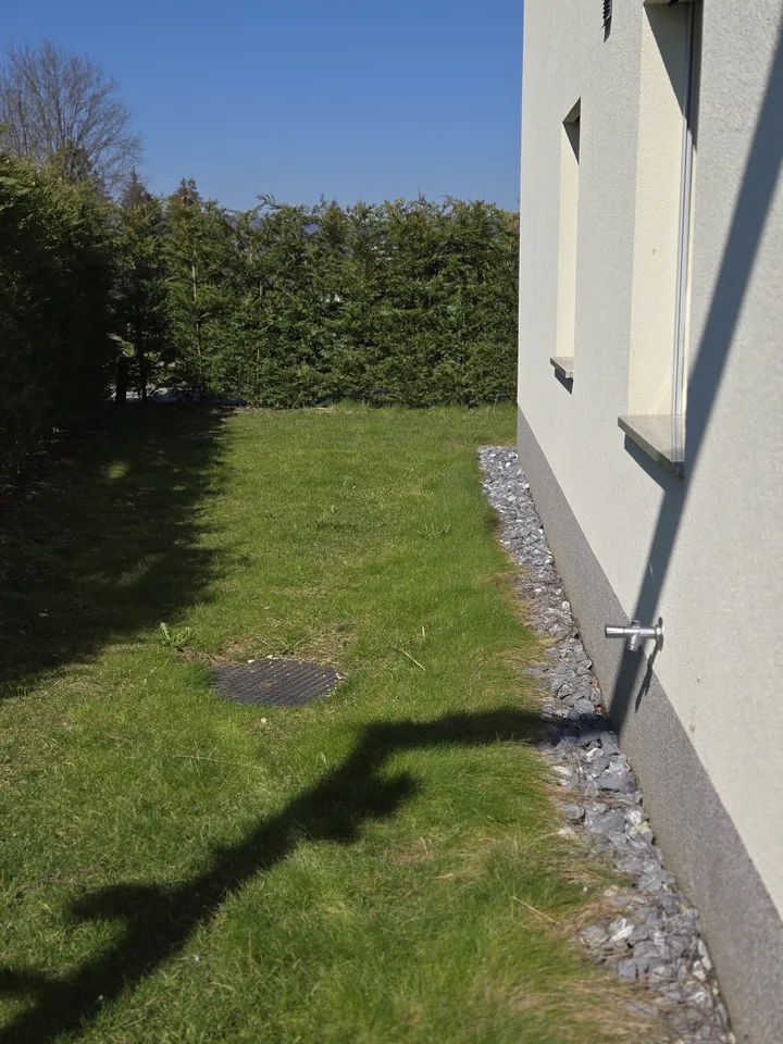 Sehr schöne 3,5 Zimmer Wohnung, 340m2 Garten, Wintergarten, WM/Tumbler