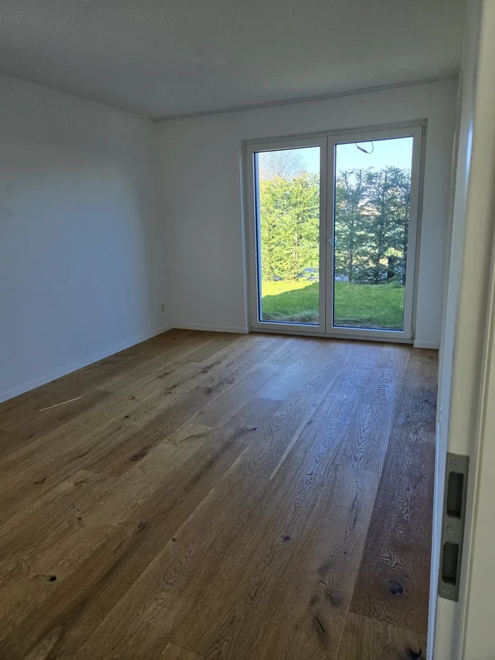 Sehr schöne 3,5 Zimmer Wohnung, 340m2 Garten, Wintergarten, WM/Tumbler