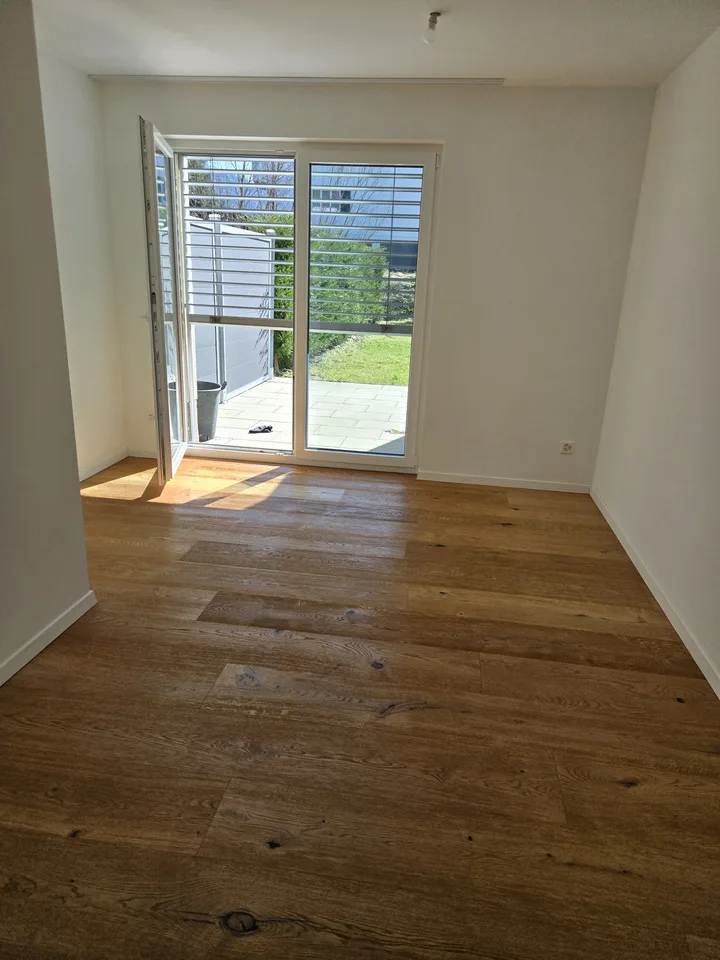Sehr schöne 3,5 Zimmer Wohnung, 340m2 Garten, Wintergarten, WM/Tumbler