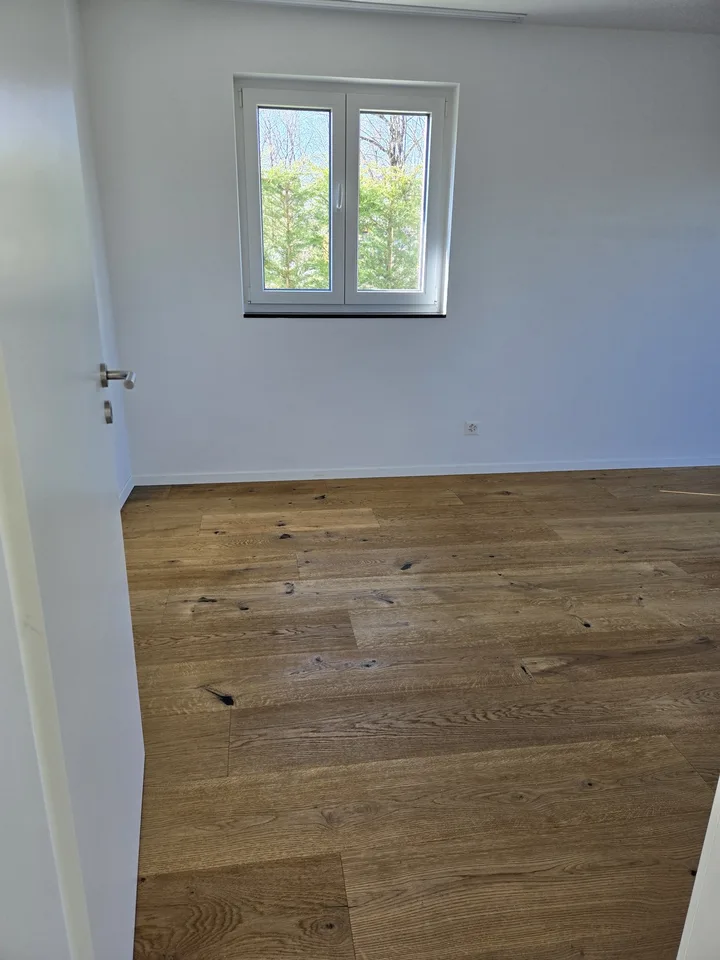 Sehr schöne 3,5 Zimmer Wohnung, 340m2 Garten, Wintergarten, WM/Tumbler