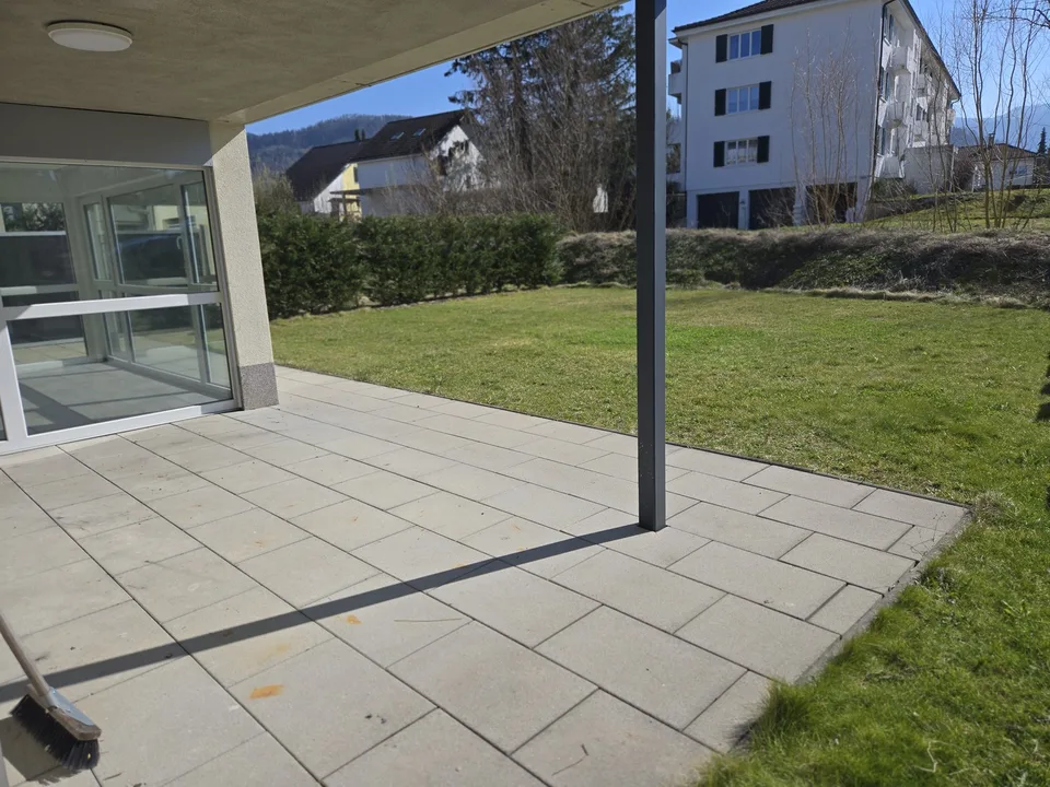 Sehr schöne 3,5 Zimmer Wohnung, 340m2 Garten, Wintergarten, WM/Tumbler