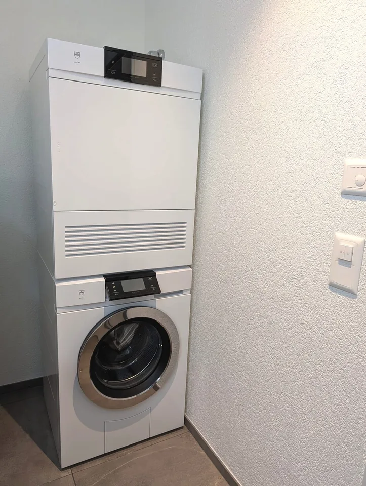 Helle 4.5-Zimmer-Neubauwohnung in Unterägeri mit Balkon, Keller und Garage.