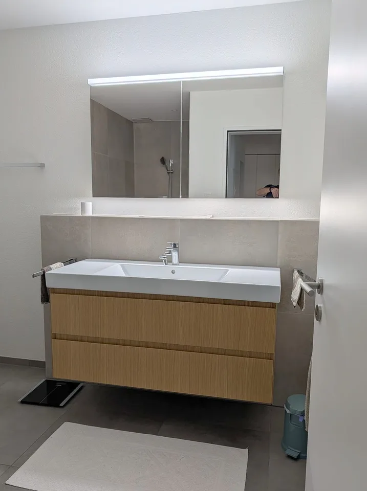 Helle 4.5-Zimmer-Neubauwohnung in Unterägeri mit Balkon, Keller und Garage.