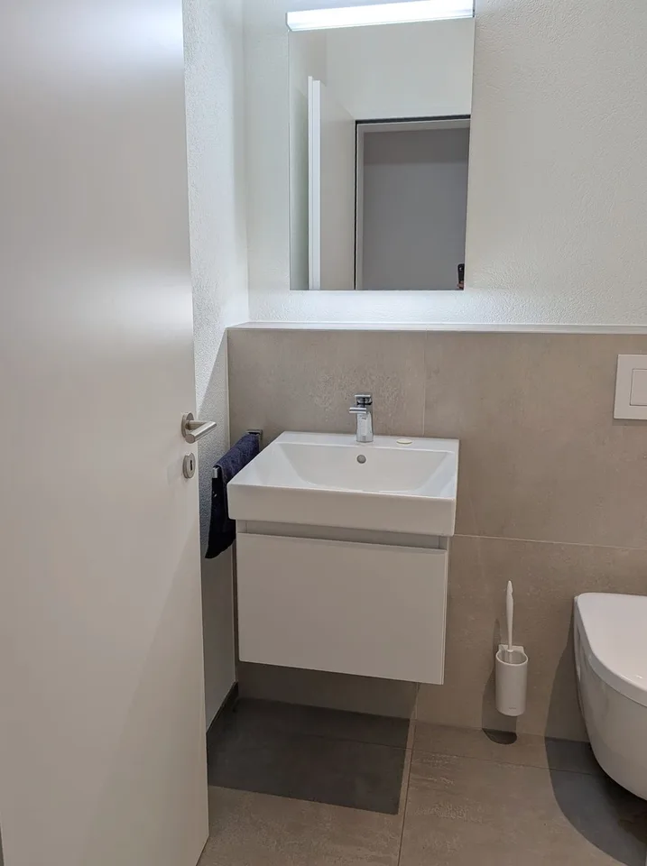 Helle 4.5-Zimmer-Neubauwohnung in Unterägeri mit Balkon, Keller und Garage.