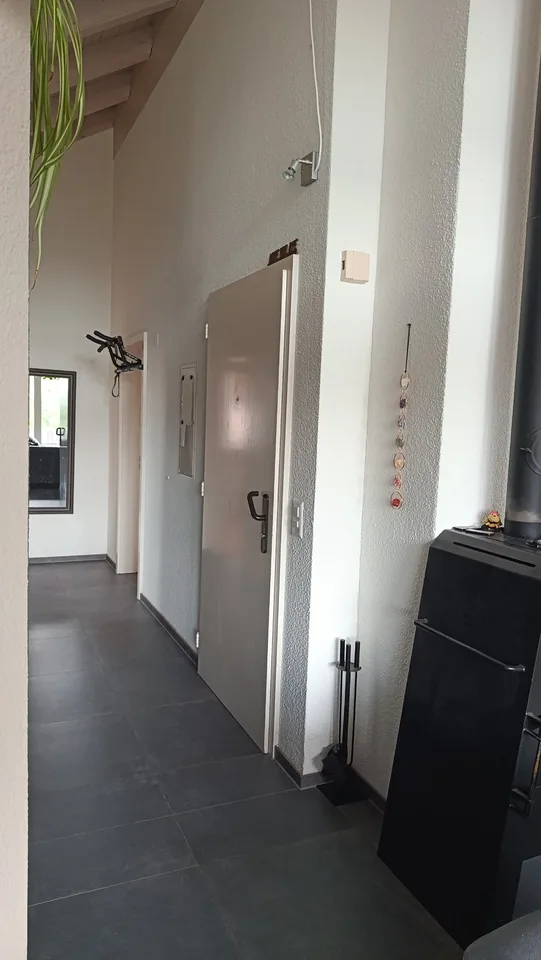 Helle 4½-Zimmer-Dachwohnung mit grosser Fensterfront & gedecktem Balkon