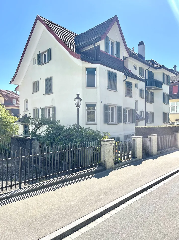 Renovierte 3,5-Zimmerwohnung in charmantem Altbau