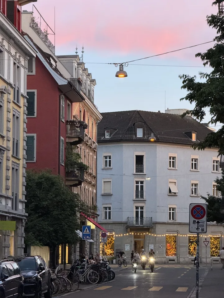 Top Lage: Schöne Dachgeschosswohnung im Herzen von Wiedikon