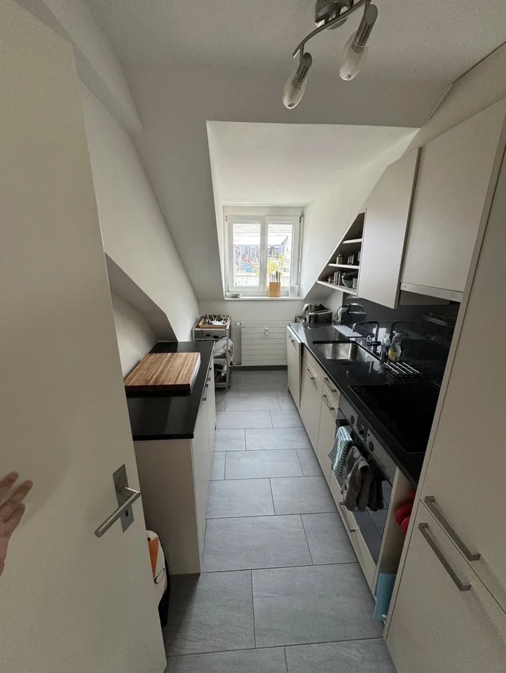 Top Lage: Schöne Dachgeschosswohnung im Herzen von Wiedikon