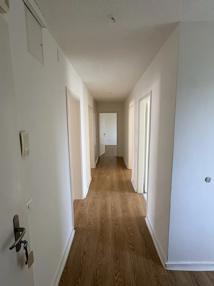 Grosses WG-Zimmer mit Balkon verfügbar in Zürich Enge