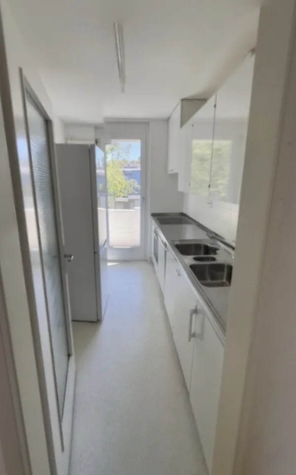 Grosses WG-Zimmer mit Balkon verfügbar in Zürich Enge