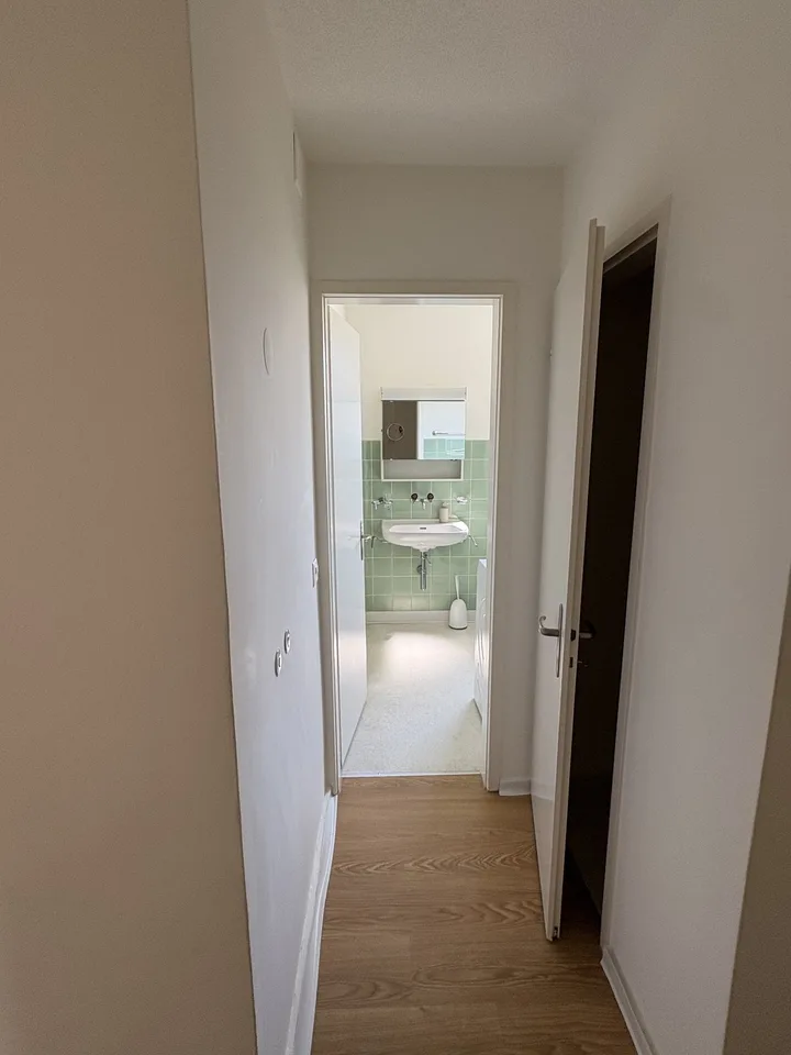 Grosses WG-Zimmer mit Balkon verfügbar in Zürich Enge