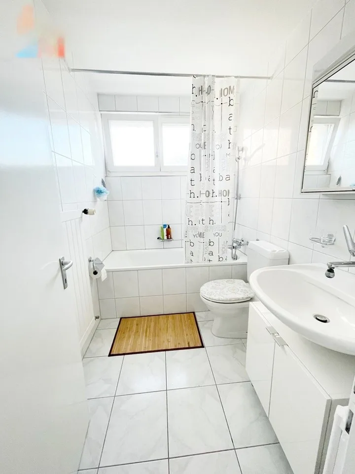 Moderne 2.5-Zimmer-Wohnung in Baar mit Balkon