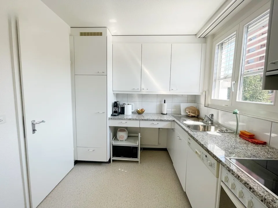 Moderne 2.5-Zimmer-Wohnung in Baar mit Balkon
