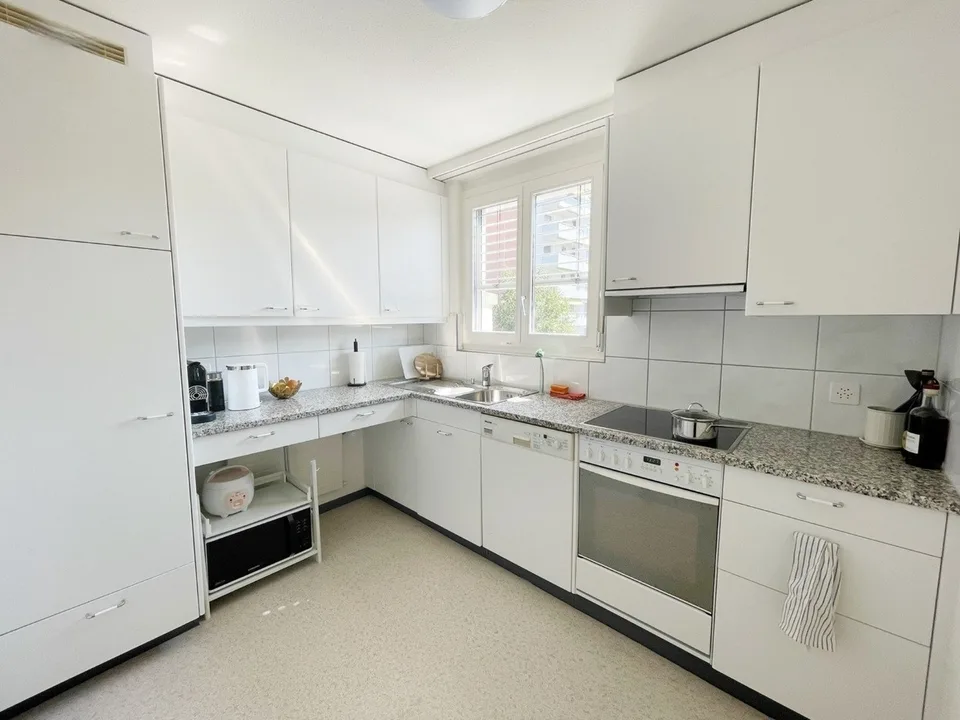 Moderne 2.5-Zimmer-Wohnung in Baar mit Balkon