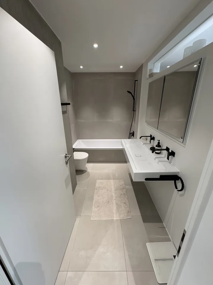 Traumhafte 4.5-Zimmer-Maisonette im Eigentumsstandard mit Dachterrasse und Bergsicht in Oberrieden