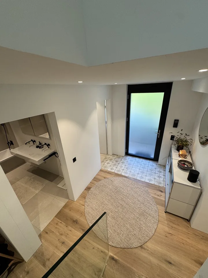 Traumhafte 4.5-Zimmer-Maisonette im Eigentumsstandard mit Dachterrasse und Bergsicht in Oberrieden