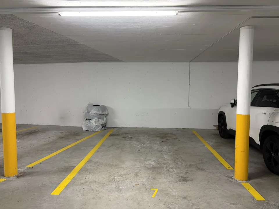Grosszügiger Tiefgaragenparkplatz