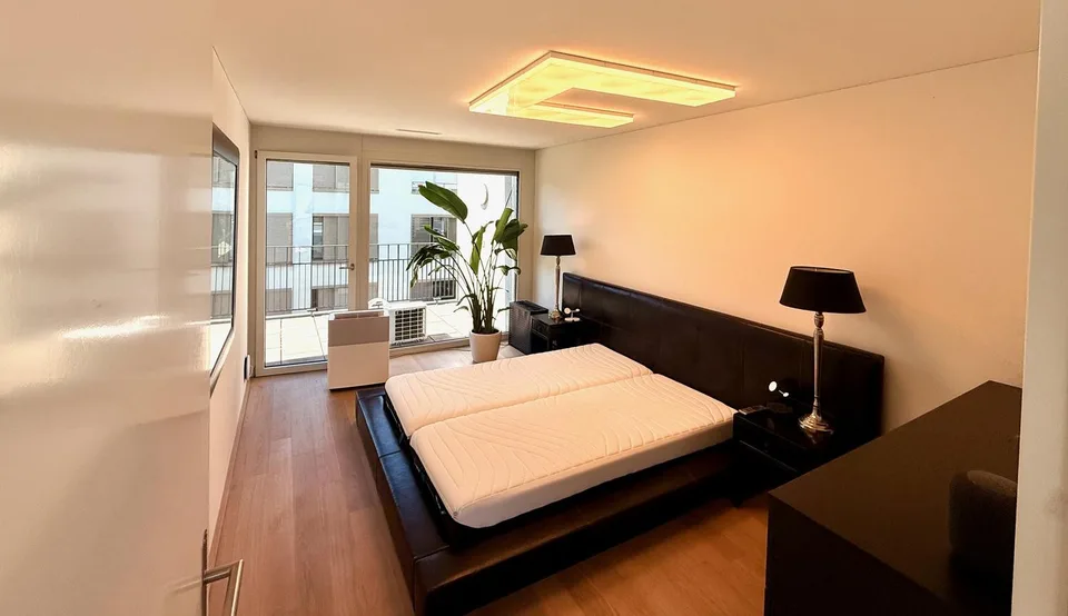 Hochwertig möbliertes 3.5-Zimmer-Penthouse mit zwei Terrassen im Kreis 5