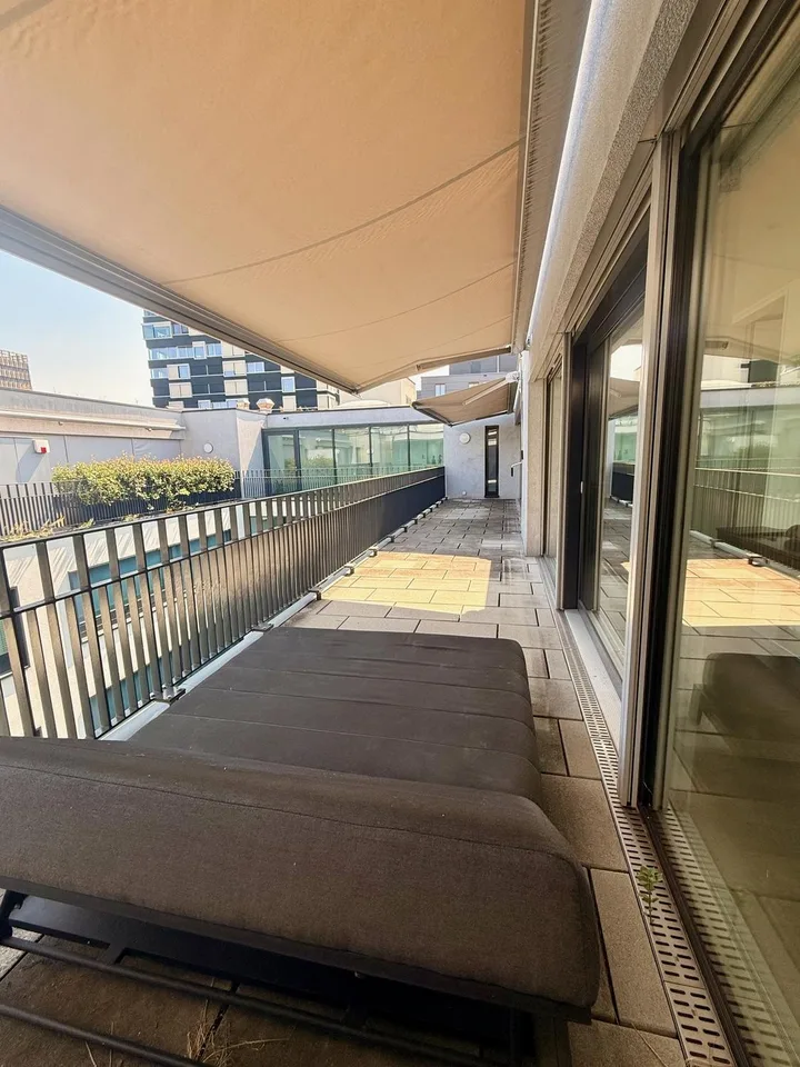 Hochwertig möbliertes 3.5-Zimmer-Penthouse mit zwei Terrassen im Kreis 5