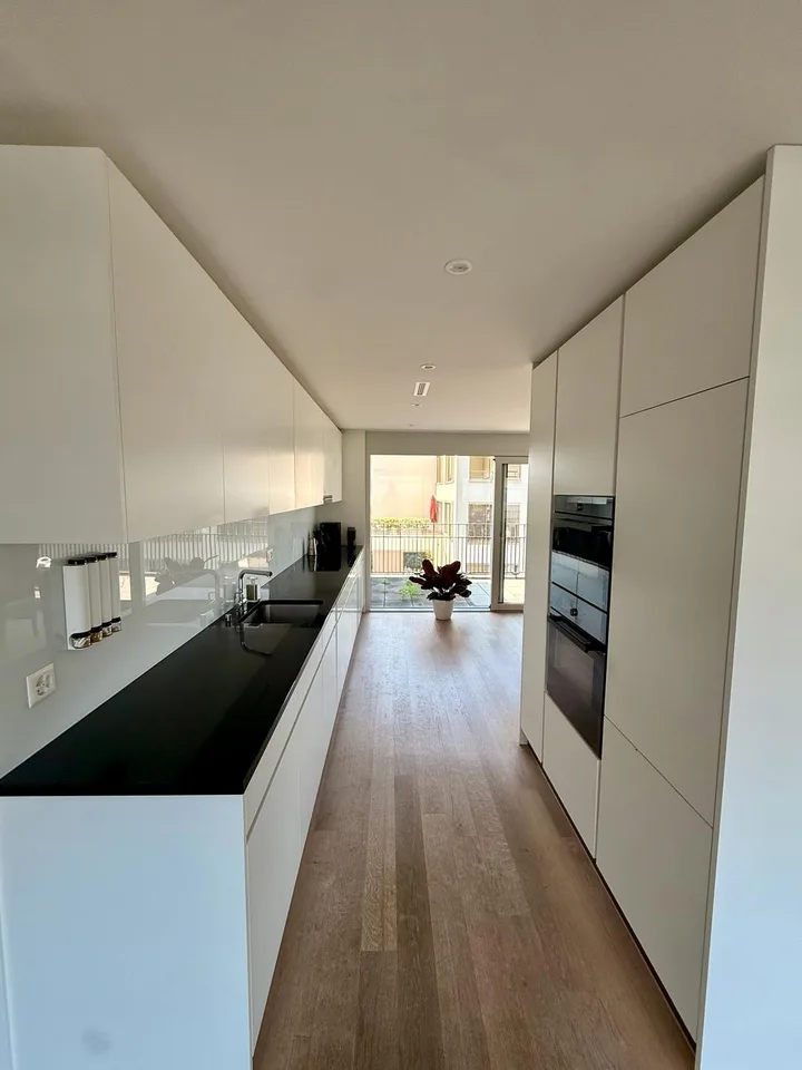 Hochwertig möbliertes 3.5-Zimmer-Penthouse mit zwei Terrassen im Kreis 5