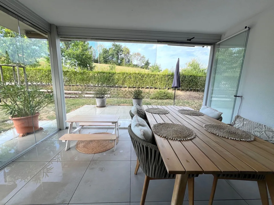 4,5-Zimmer-Wohnung mit Wintergarten und grossem Sitzplatz, zentral und ruhig