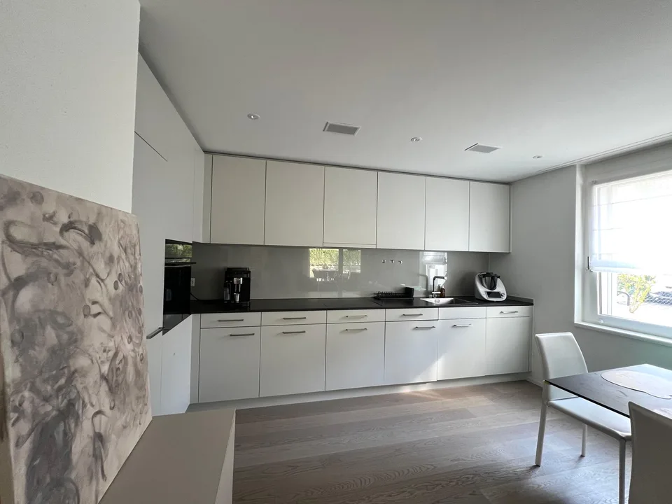 4,5-Zimmer-Wohnung mit Wintergarten und grossem Sitzplatz, zentral und ruhig