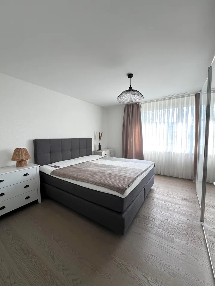 4,5-Zimmer-Wohnung mit Wintergarten und grossem Sitzplatz, zentral und ruhig