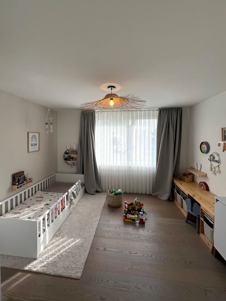 4,5-Zimmer-Wohnung mit Wintergarten und grossem Sitzplatz, zentral und ruhig