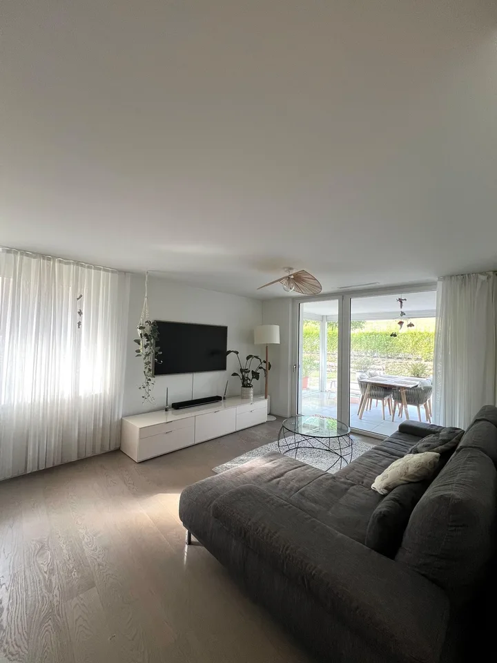 4,5-Zimmer-Wohnung mit Wintergarten und grossem Sitzplatz, zentral und ruhig