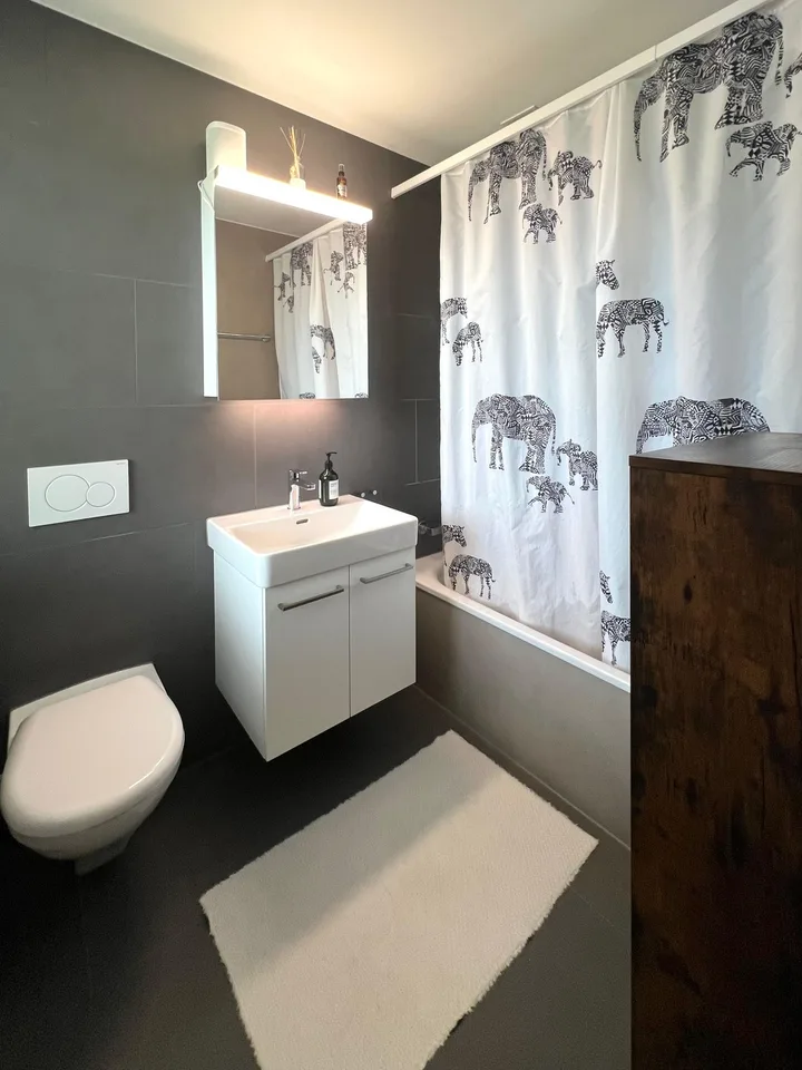 4,5-Zimmer-Wohnung mit Wintergarten und grossem Sitzplatz, zentral und ruhig
