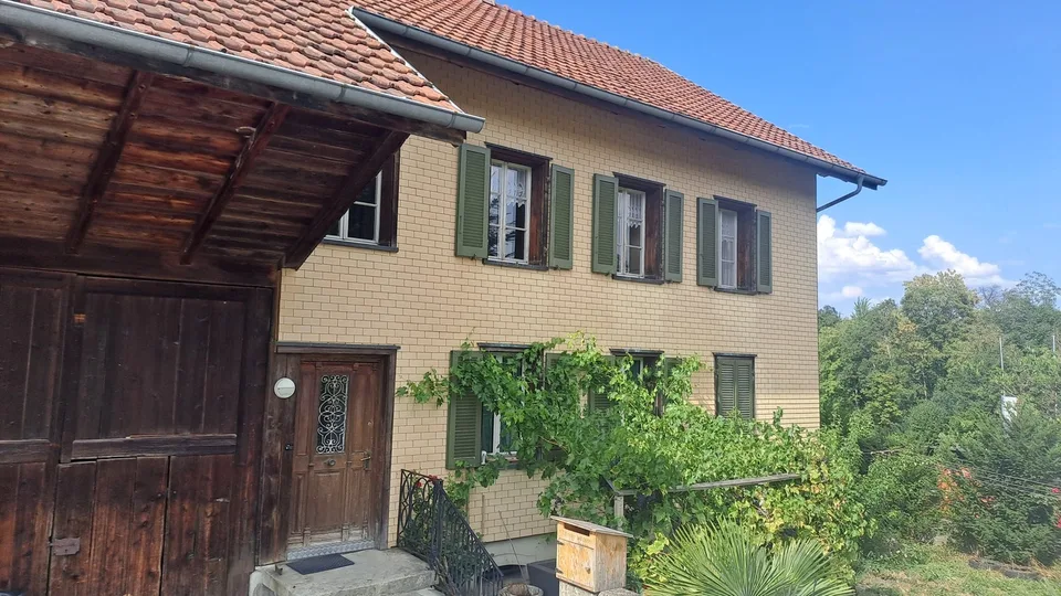 heimelige 3 Zimmer- Hochparterre Wohnung in 2 Familienhaus