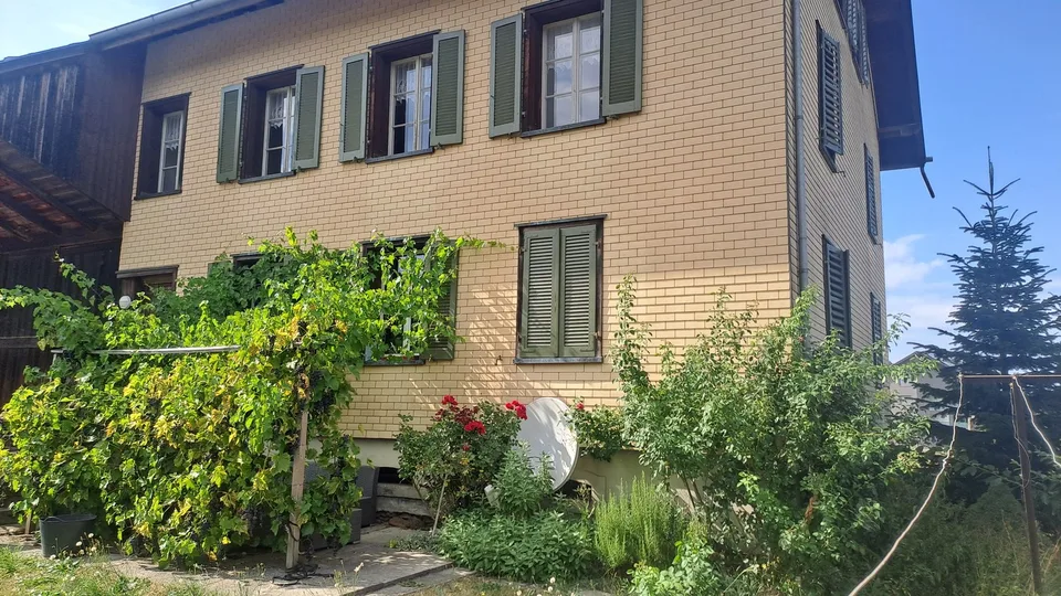 heimelige 3 Zimmer- Hochparterre Wohnung in 2 Familienhaus