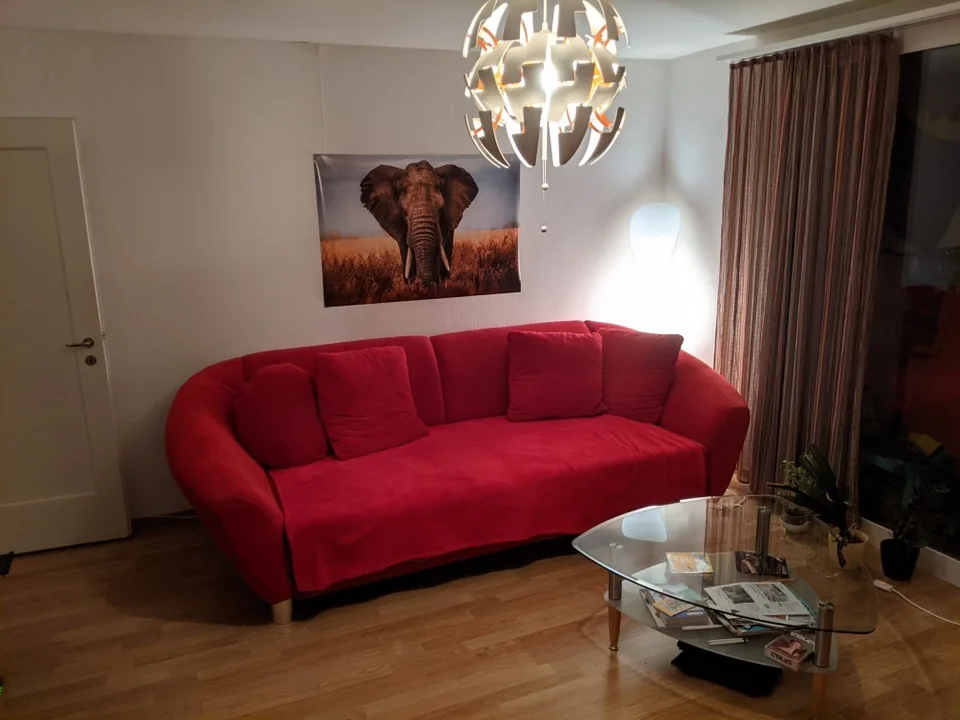 Voll möbliertes Zimmer in internationaler 3er WG an entspannter Lage