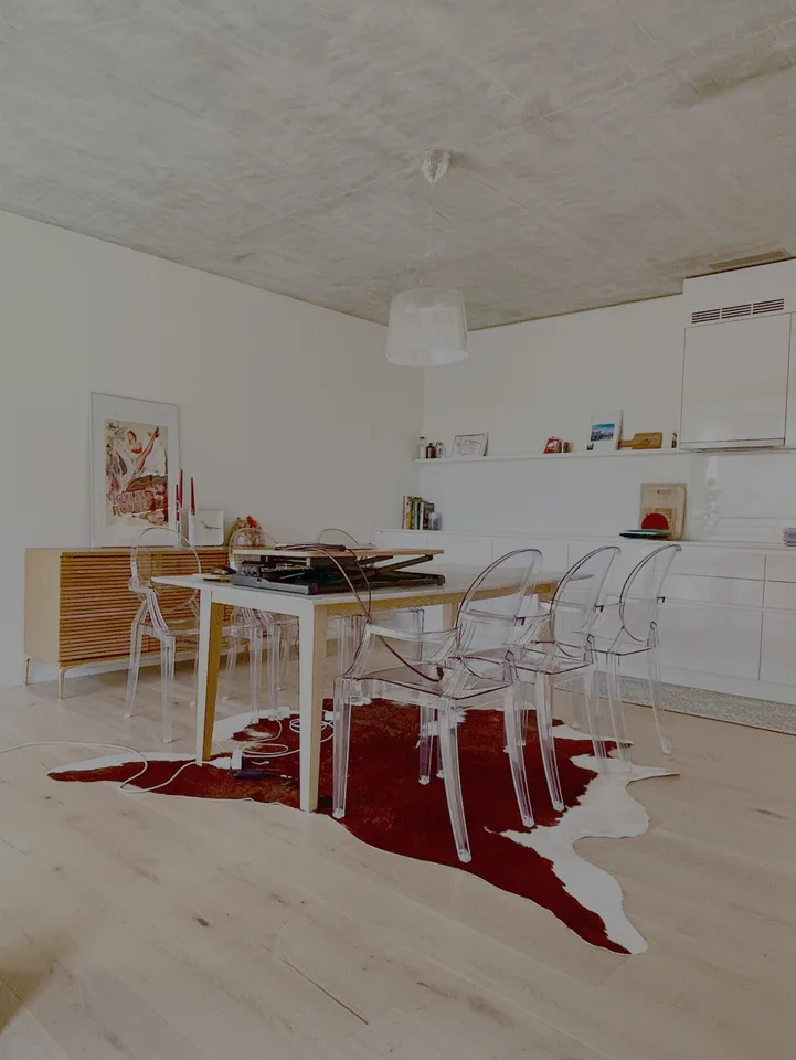 Exclusive Furnished 98 m²  2.5 Apartment with Parking and Covered Balcony in Zürich Oerlikon (Leutschenbach)