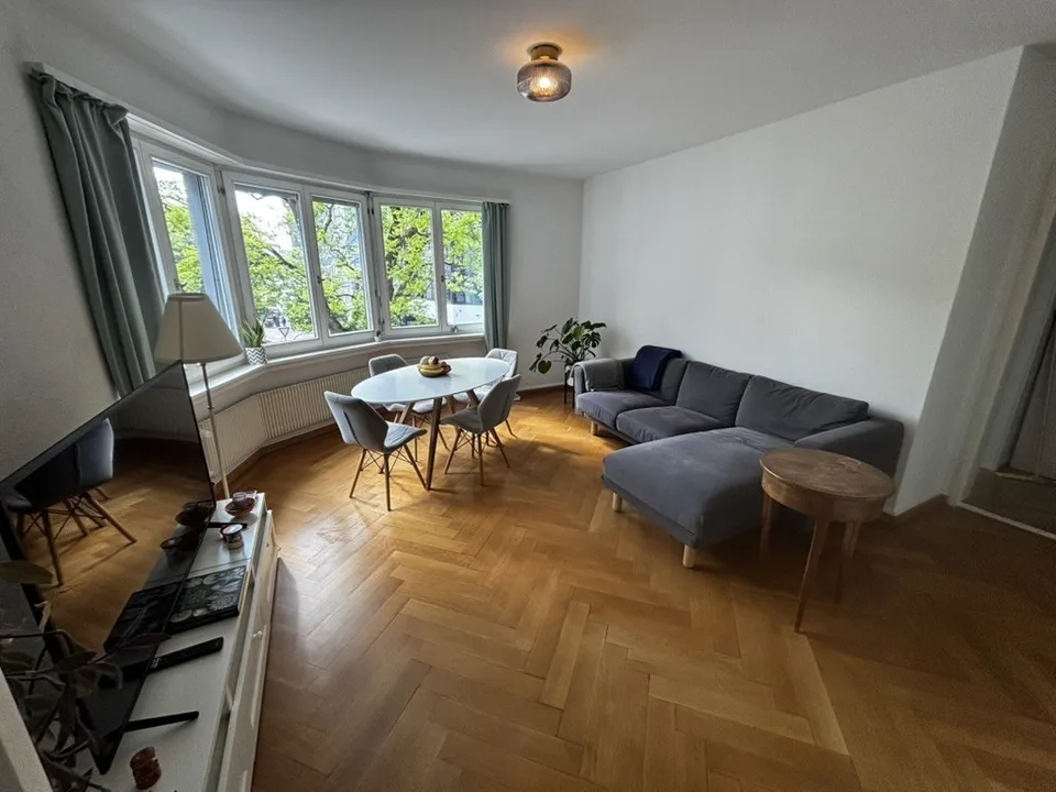 Large bright room (20m²) in a spacious flat — heart of Zürich